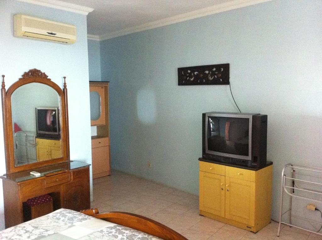 Hotel Adinda Parangtritis Kamer foto
